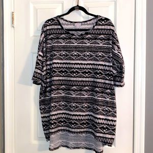 Oversized black and white pattern shirt